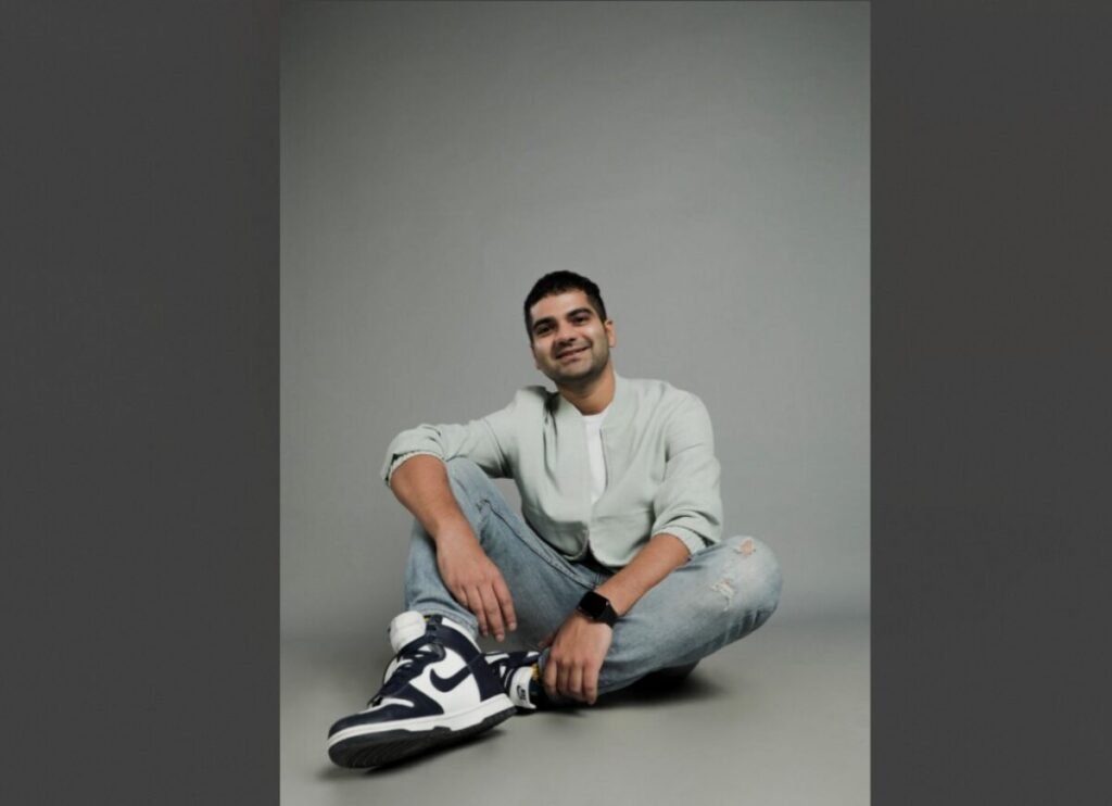 Warner Music India Welcomes Himonshu Parikh as He Unveils Soulful Debut EP ‘Circles’ 1 Himonshu Parikh, Warner Music India, Circles EP, Dariya, Ankush Bahuguna, Yukti Singh, The Yellow Diary, Indian music, Independent artist, Music video, pop music, Indian pop, Rajan Batra, Kamakshi Khanna, Sid Shirodkar, Shadab Rayeen, Katputtli Ke Dhaage, Le Chal, Kho Ja, Indian singers, Indian music producers, Indian song writers,